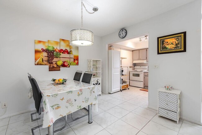 Building Photo - 2995 Crosley Dr W