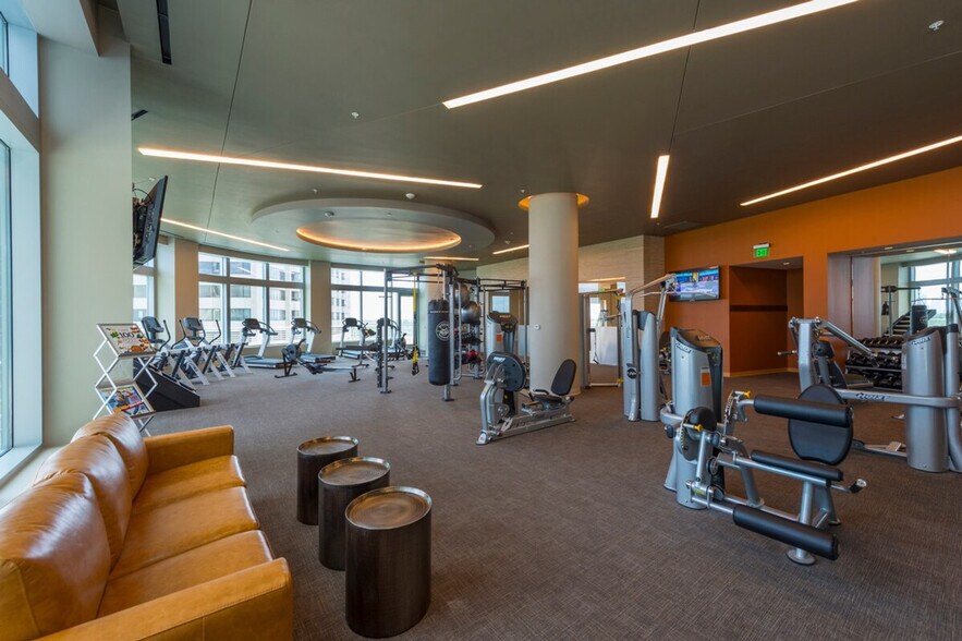 Building Photo - 2121 Holcombe Blvd