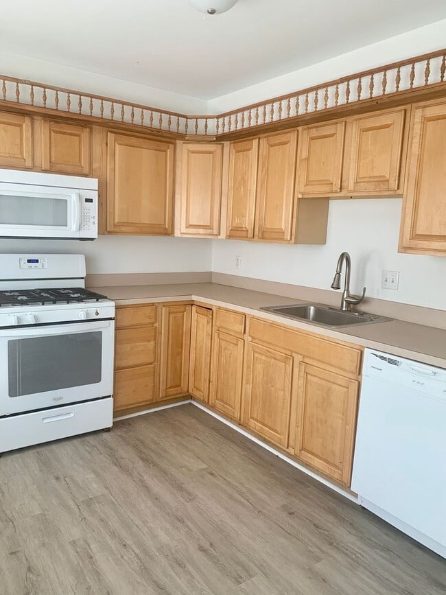 Building Photo - 3 Bedroom Townhouse Stafford County Freder...