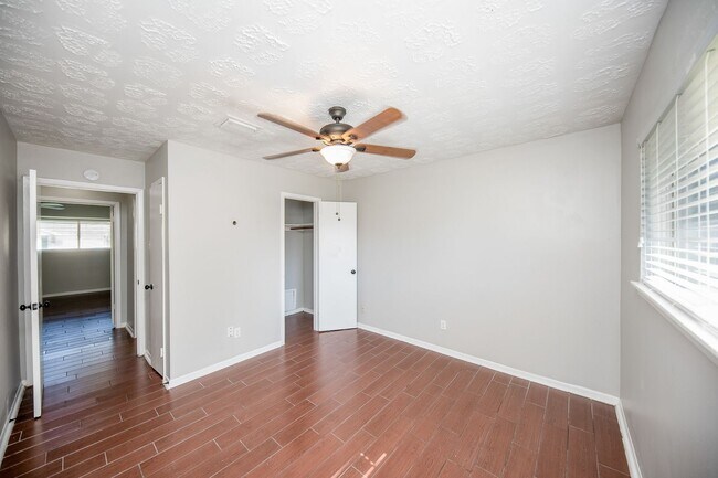 Building Photo - Coming Soon! Southwest Houston 3 bed/2 bat...
