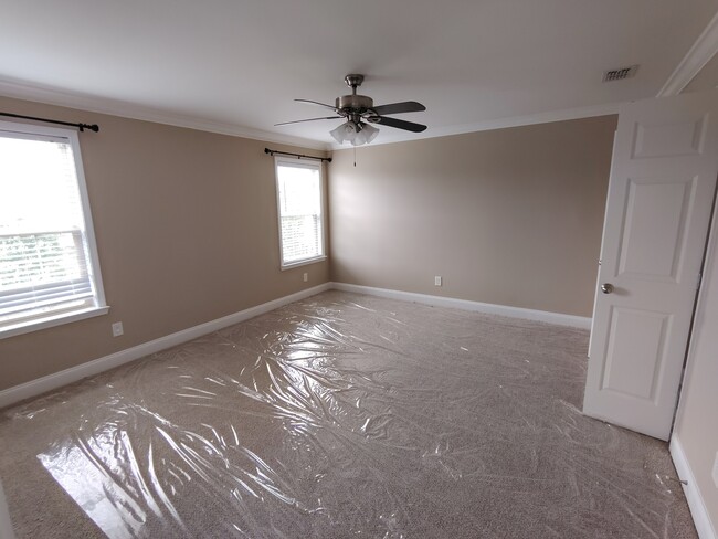 Building Photo - 5001 Laughing Brook Ln