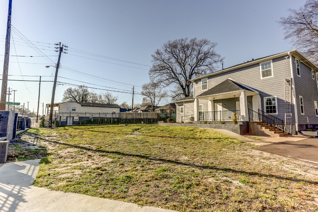 Building Photo - 1072 S Barksdale St