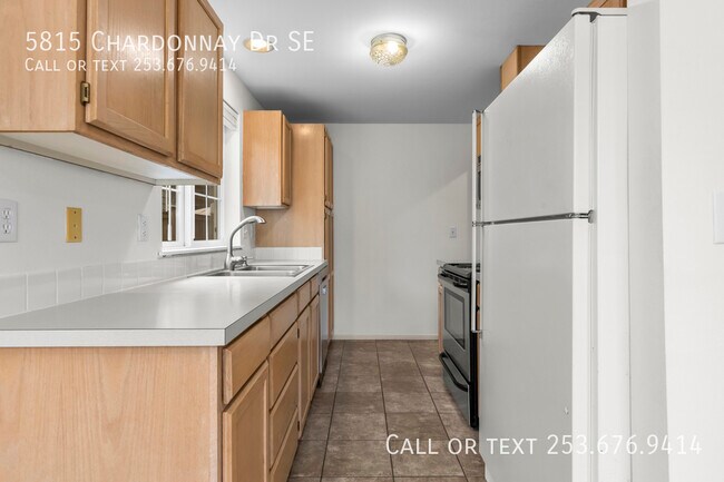 Building Photo - 5815 Chardonnay Dr SE