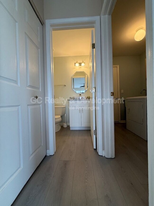 Building Photo - 468 Columbine Ln