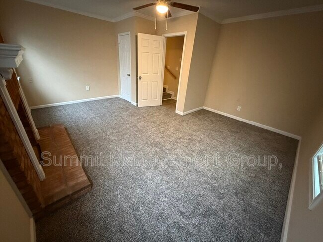 Building Photo - 34 Ivy St