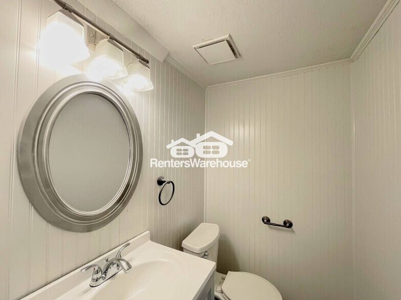 Building Photo - 1812 Saranac Ct