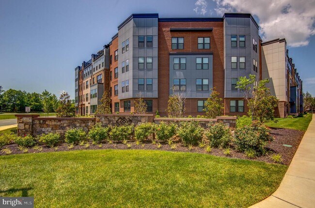 Building Photo - 43792 Middleway Ter