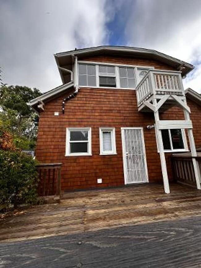 Building Photo - Beautiful Remodeled Berkeley 3 Bedroom Dup...