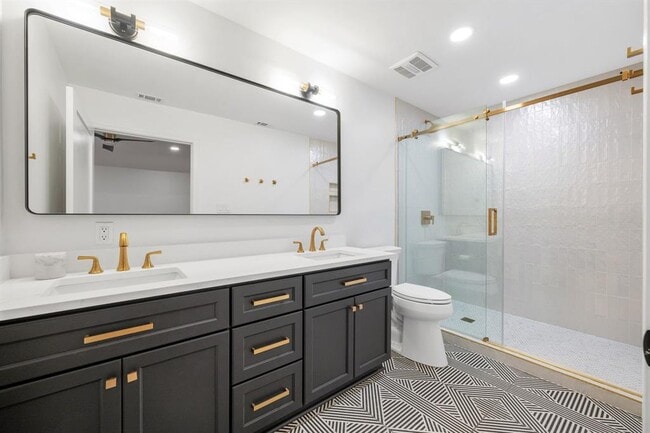 Building Photo - 2303 Inverrary Cir