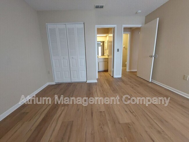 Building Photo - 1906 Crystal Grove Dr