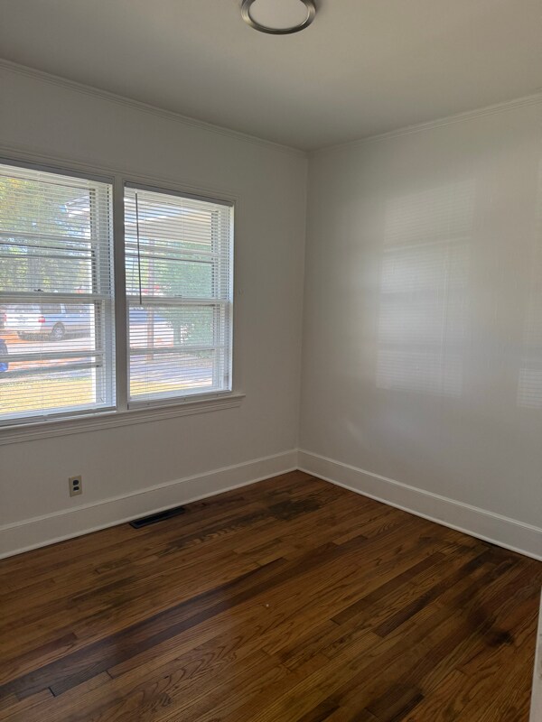 Building Photo - 1105 Sycamore Rd