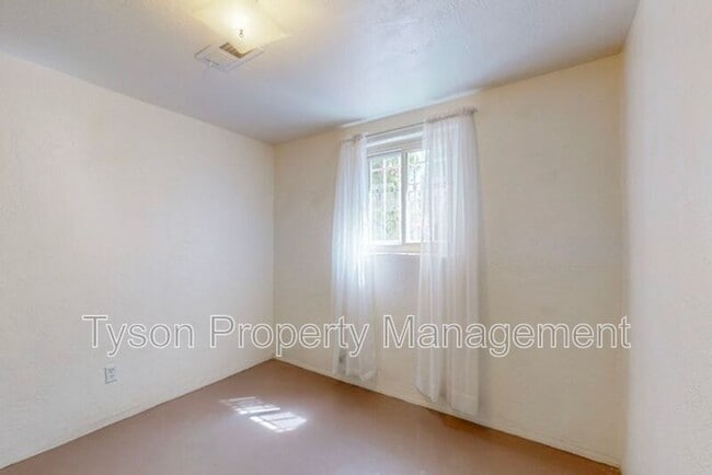 Building Photo - 3321 Cardenas Dr NE