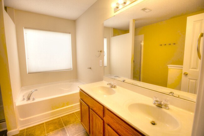 Building Photo - 309 Ganyard Farm Way