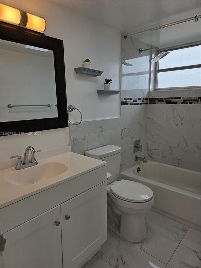 Building Photo - 1351 NE 191st St