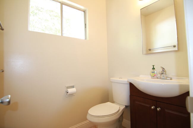 Building Photo - MOVE IN SPECIAL $500 OFF FIRST MONTHS RENT