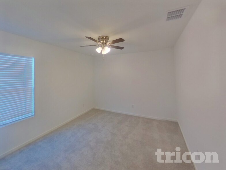 Building Photo - 838 Ponderosa Ln