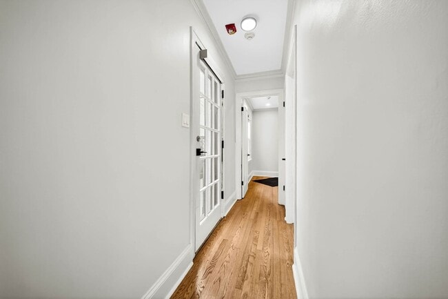 Building Photo - 19 E 1st St