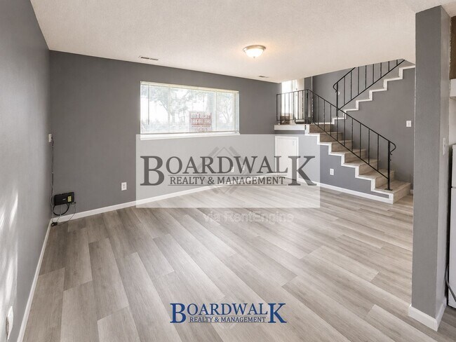 Building Photo - 572 400 N