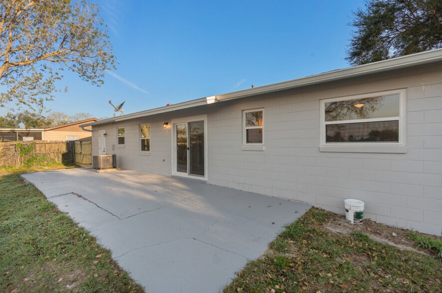 Building Photo - 3806 Groome Dr