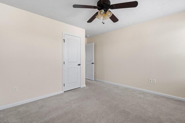 Building Photo - 2214 Larkspur Dr