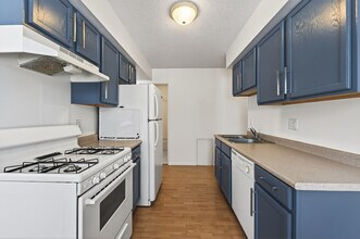 Building Photo - Rosco Apts- 2740