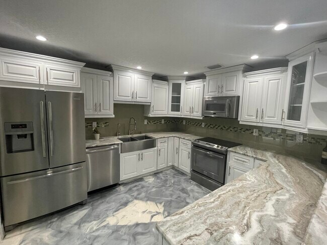 Building Photo - 382 NW 35th Ln