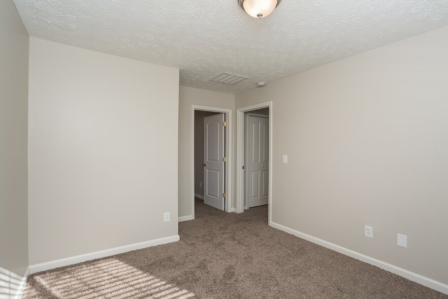 Building Photo - 430 Summer Hill Cir