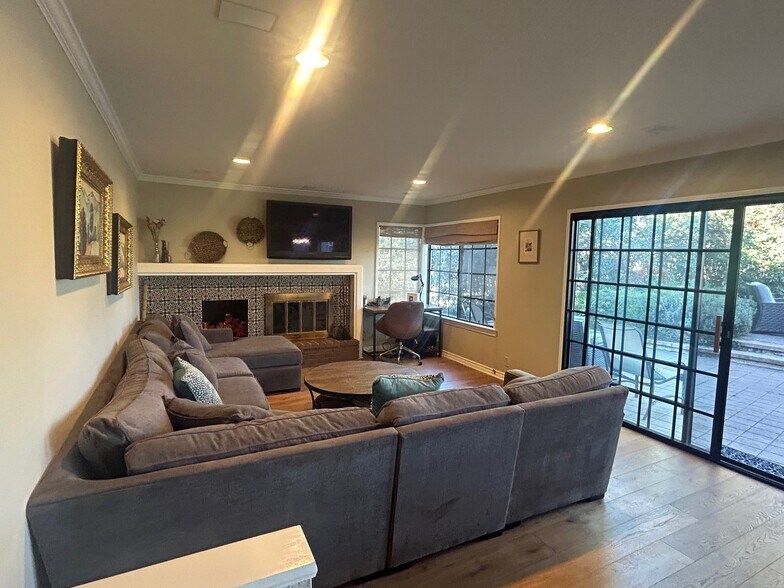 Building Photo - 3098 Dragonfly St