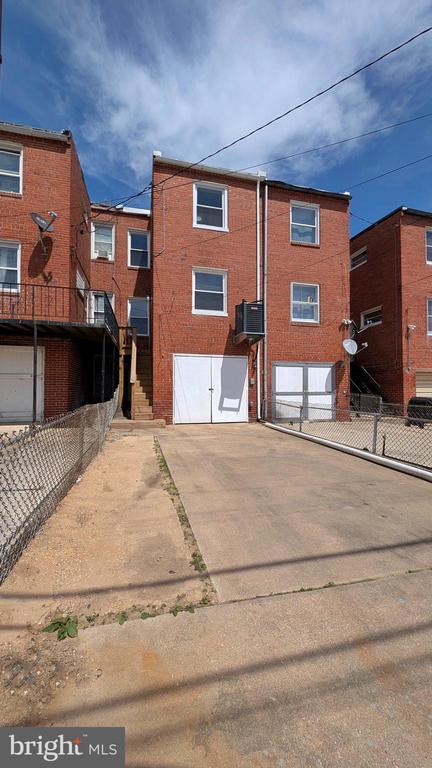 Building Photo - 4211 Sheldon Ave