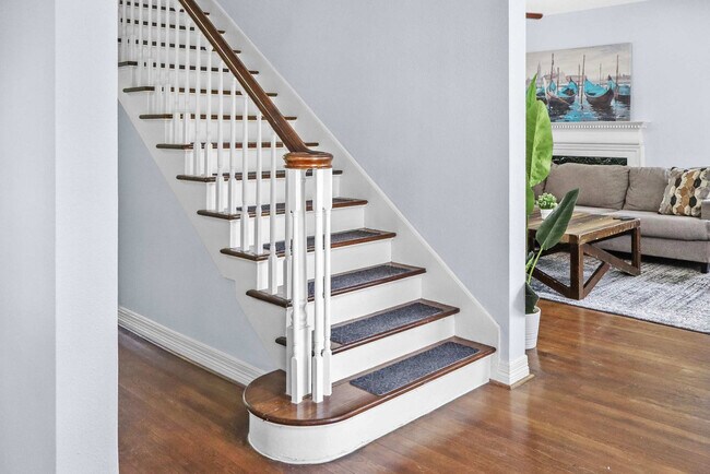 Building Photo - 3321 Charleston St