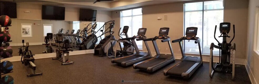 Building Photo - 1445 Broadcloth St