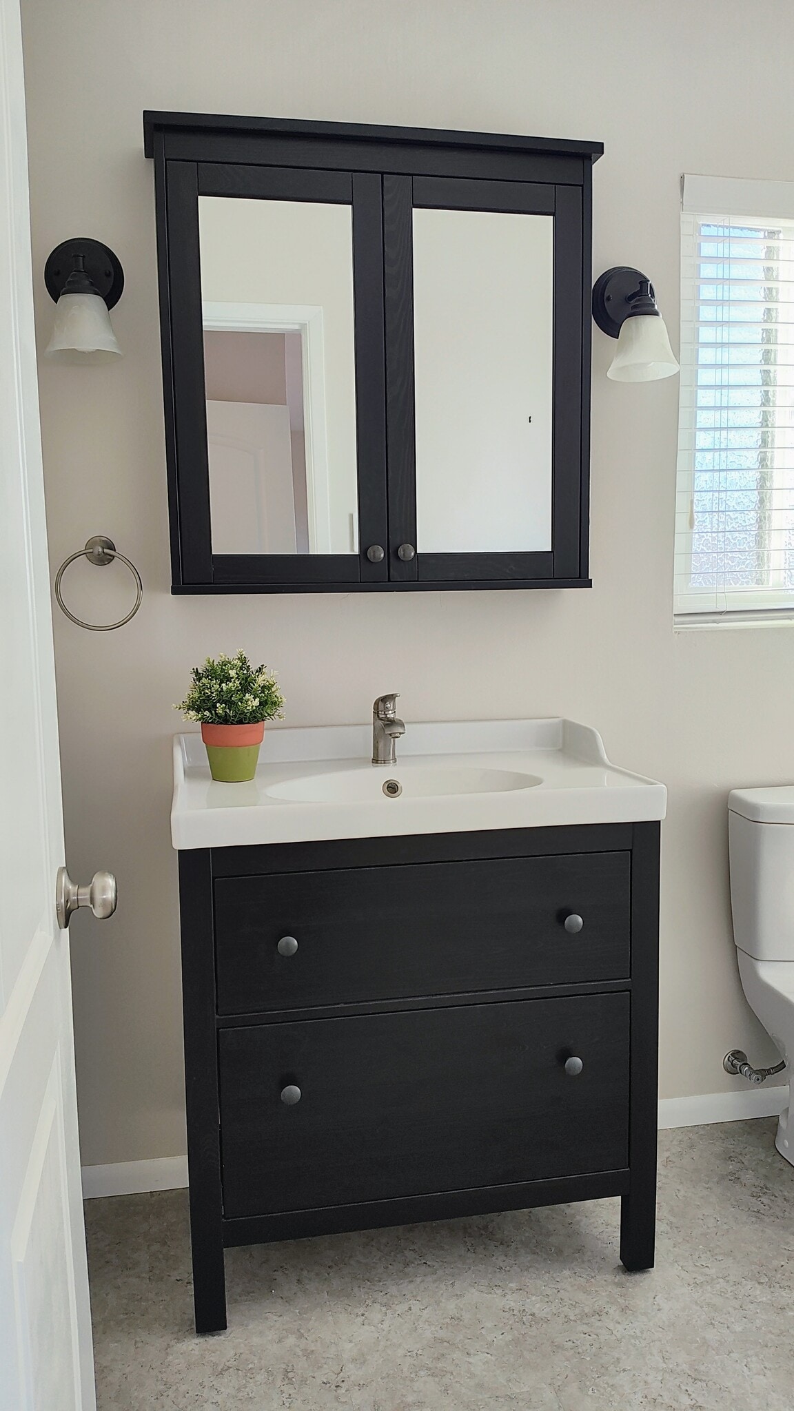 Bathroom 1 - 4414 1/2 Kansas St