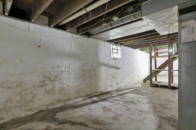 Building Photo - 657-659-659 S Burgess Ave