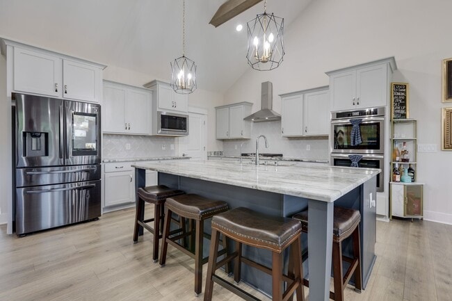 Building Photo - 5043 High Pk Hl Dr