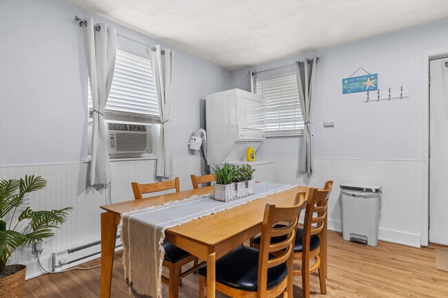 Building Photo - 1427 W Ocean View Ave