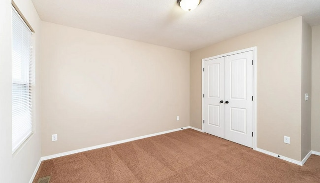Building Photo - 3 Bedroom Rental Home In Springfield! Fenced in backyard!
