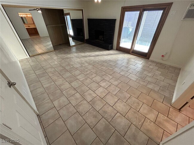 Building Photo - 113 Cedar St