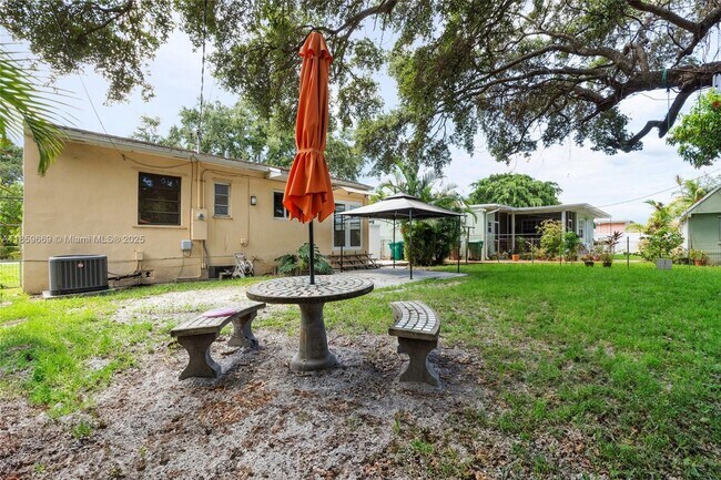 Building Photo - 301 SW 51st Ave