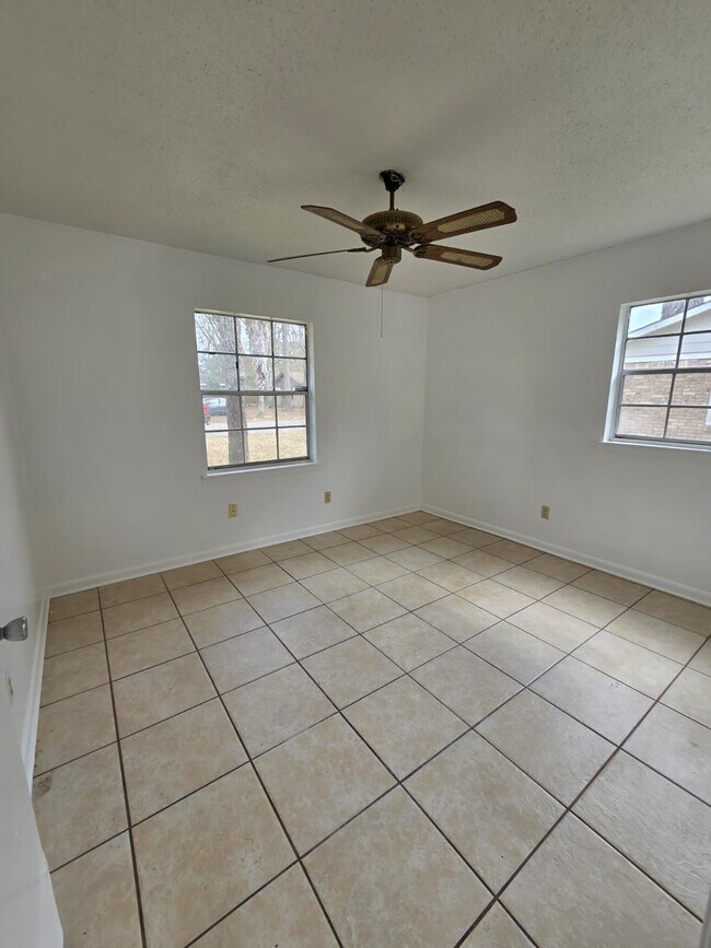 Building Photo - 4119 Karen St