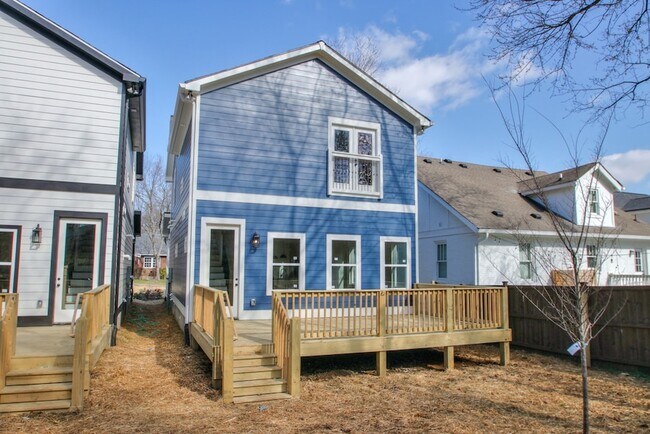 Building Photo - 904 Burchwood Ave