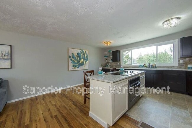 Building Photo - 7412 Willshire Blvd