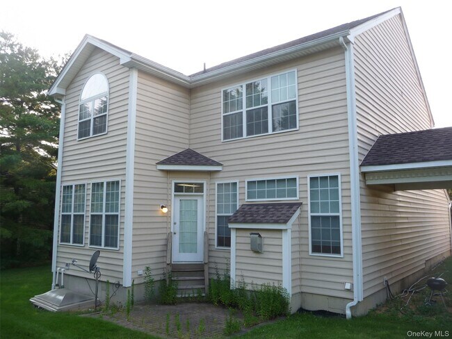 Building Photo - 220 Roosevelt Dr