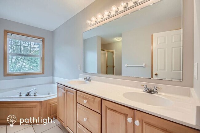 Building Photo - 9260 Icosa St W