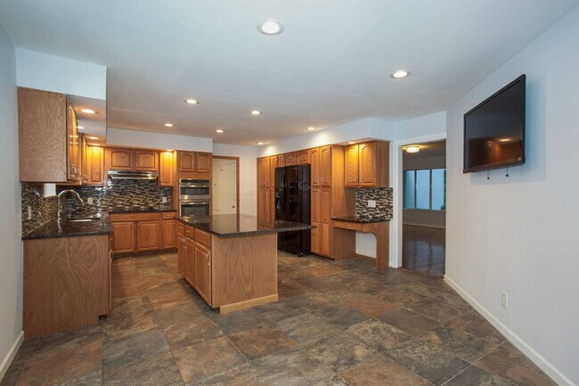 Building Photo - 12 N Ridge Rd