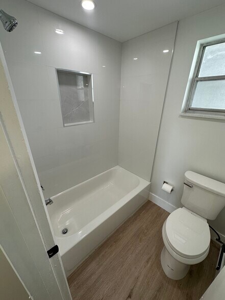 Building Photo - 1400 SW 27th Ave