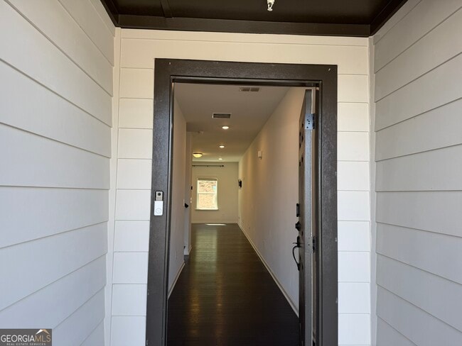 Building Photo - 716 Vallin St