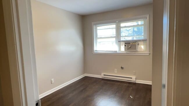 Building Photo - Awesome 2BR/1Bathroom Apartment in popular LAKEWOOD near Duke University!