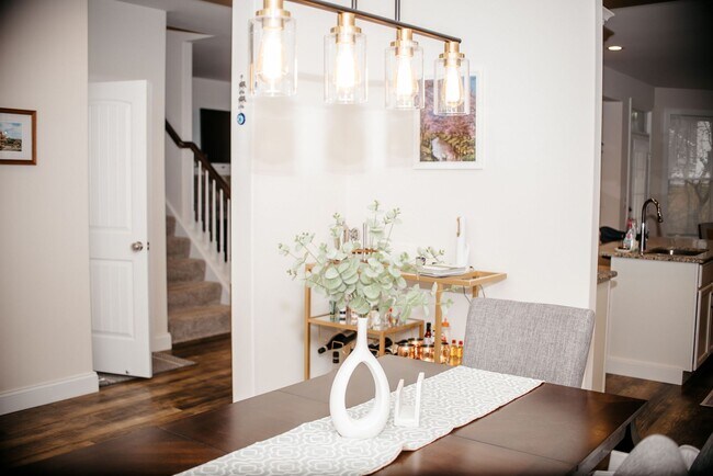 Building Photo - 220 Callie Dr