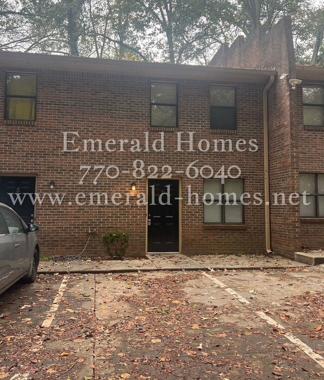 Building Photo - Beautiful 2-Bedroom Townhome in the Highly...