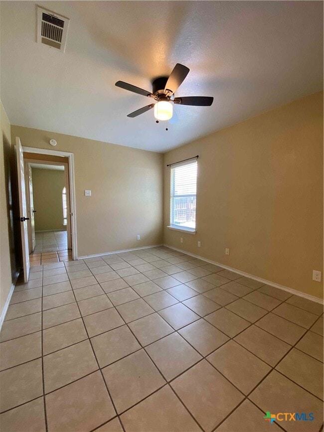 Building Photo - 3510 Crescent Dr